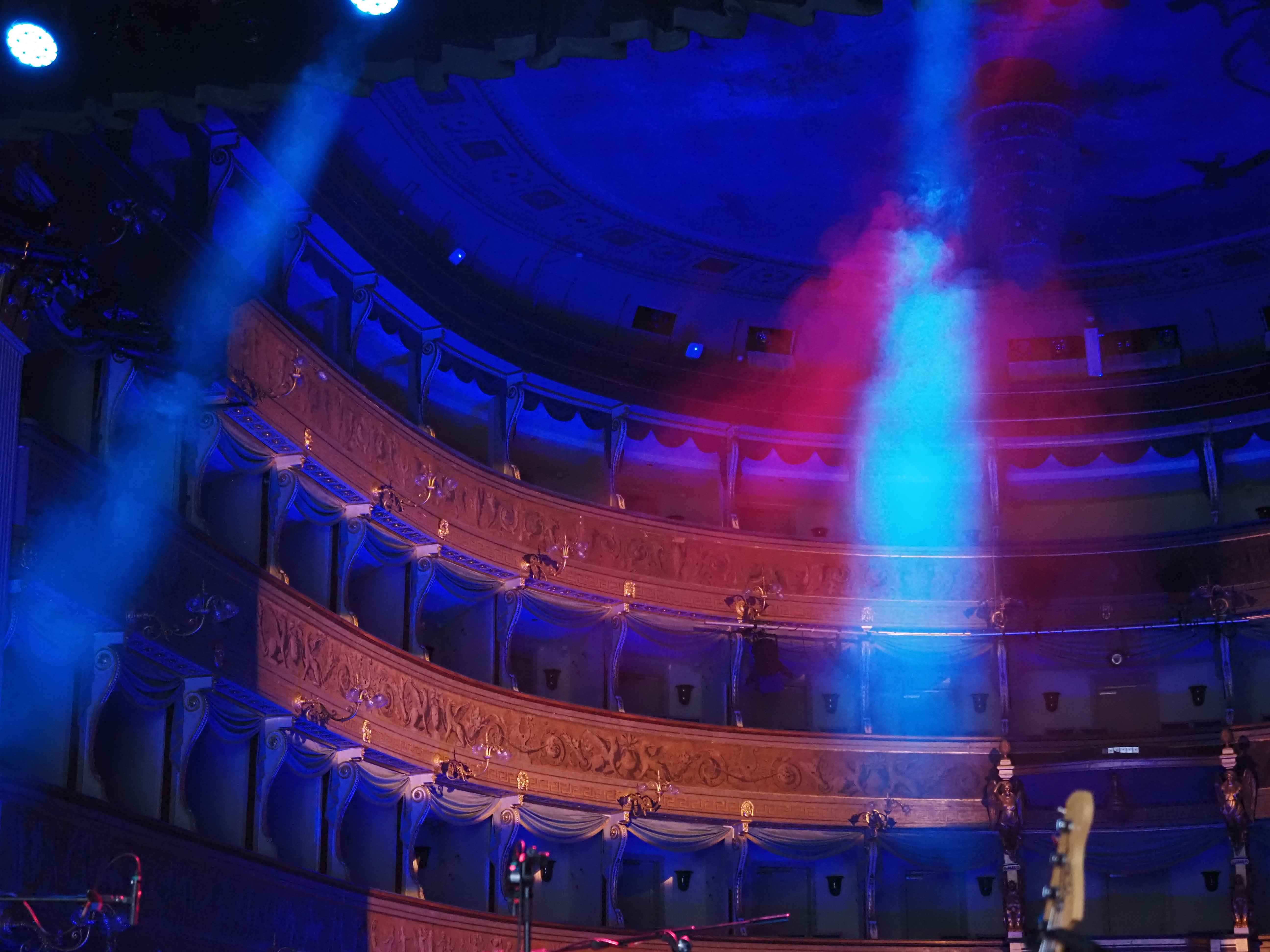 Teatro capovolto, piazza C. Battisti